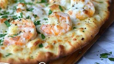 طريقة عمل البيتزا بفواكه البحر في البيت من مطبخ الشيف آسيا