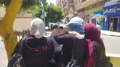 بث مباشر.. حزن وبكاء بين طالبات الثانوية بمطروح بسبب امتحان الفيزياء