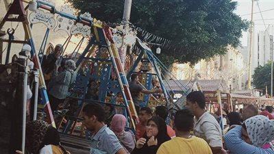 إقبال المواطنين على مراجيح أبو العباس بالإسكندرية احتفالا برابع أيام عيد الأضحى
