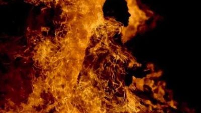 عاطل يسكب البنزين على شاب ويشعل النيران في جسده بالشرقية