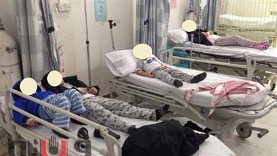 بالأسماء.. وفاة 3 أطفال وتسمم والدهم بعد تناول عصير فاسد بقنا