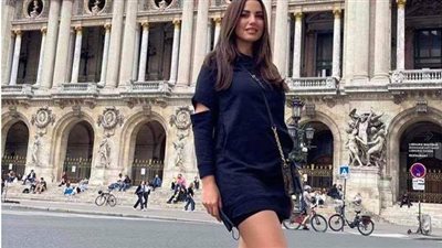 درة تتألق بالأسود في باريس