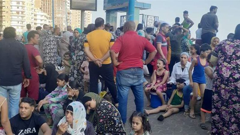 ازدحام شواطئ الإسكندرية