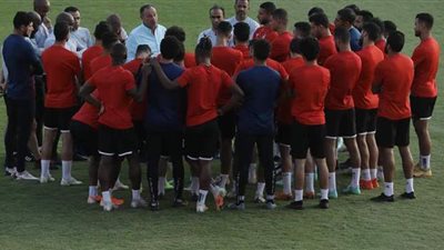 اخبار الأهلى | الخطيب يحضر مران الفريق ويعقد جلسه مع اللاعبين.. موسيمانى يعلن قائمة مباراة الإنتاج