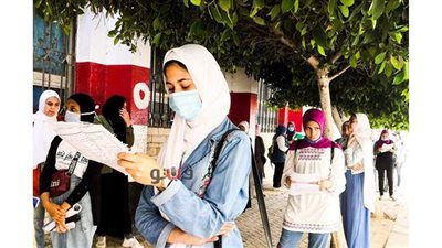 بث مباشر.. امتحانات الثانوية الأزهرية | رأي طالبات العلمي في امتحان الفيزياء
