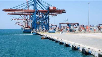 اقتصادية قناة السويس توقع عقد إنشاء مركز لوجيستي لمرسيدس بالعين السخنة