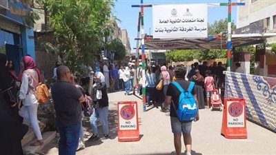 تباين آراء طلاب الثانوية العامة في المنيا حول امتحان التاريخ | صور