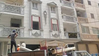 بث مباشر.. إخلاء عقار الأنفوشي المائل بالإسكندرية