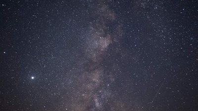 جزء منه سقط على الأرض.. سماء النرويج تضيء فجأة بنيزك | فيديو