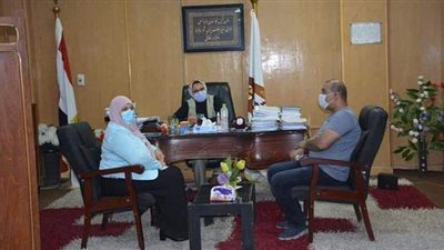 نائب محافظ الوادي الجديد تتابع موقف مشروعات 