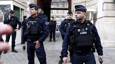 الشرطة الفرنسية تعتقل 71 محتجا ضد تصاريح كورونا