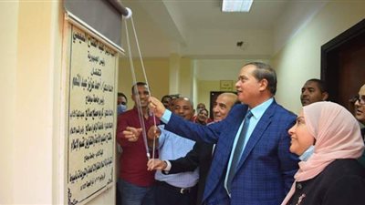 رئيس جامعة سوهاج يفتتح أول استديو إذاعي لقسم الإعلام بتكلفة ٢ مليون جنيه