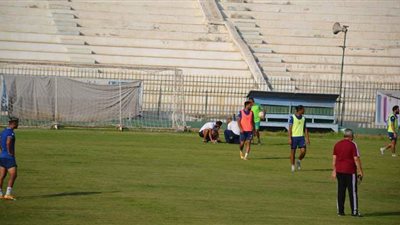 خالد عيد يعنف لاعبي غزل المحلة في مران الفريق استعدادا للزمالك