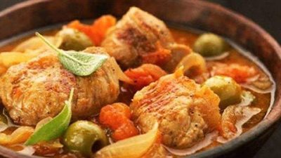 طريقة عمل طاجن لحمة بالبصل والزيتون من مطبخ الشيف ريمو