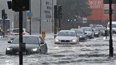 شوارع لندن تغرق في مياه الفيضانات| فيديو