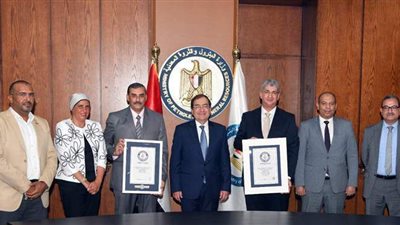 وزير البترول يكرم بتروجت بدخولها موسوعة جينيس