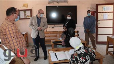 محافظ بني سويف يراجع الالتزام بإجراءات كورونا بلجان اللغة الأجنبية الأولى للثانوية العامة