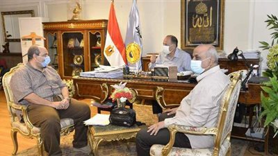 محافظ أسيوط يعقد اجتماعا لتوفير الأراضي اللازمة لإنشاء مشروعات خدمية بالقرى