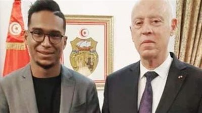 مهاجم الزمالك ينشر صورته بجانب الرئيس التونسي ويصفه بـ المعلم