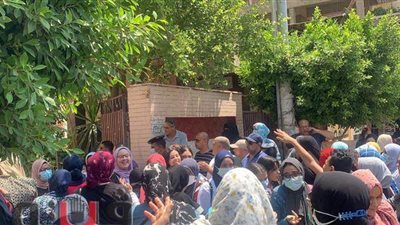 طلاب الثانوية العامة بالمنصورة: الإنجليزي فرحنا | فيديو