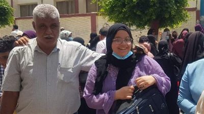 فرحة بين طالبات الثانوي بمطروح من سهولة امتحان اللغة الإنجليزية | فيديو