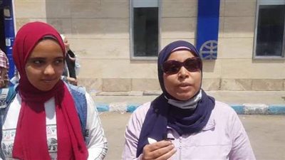 والدة طالبة بمطروح لوزير التعليم: فيها إيه لو ولادنا كل يوم يطلعوا فرحانين؟ | فيديو