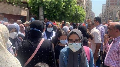 لحظة خروج طلاب الدقهلية من لجان امتحان الإنجليزي | فيديو