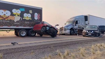 بسبب عاصفة رعدية.. مصرع 7 أشخاص بحادث تصادم 20 سيارة في أمريكا