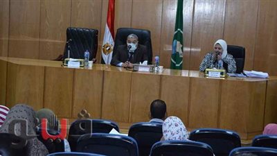 محافظ المنيا يسلم 124 مشروعا تنمويا للمرأة المعيلة والشباب