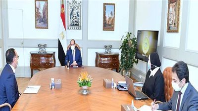 الرئيس السيسي يتابع جهود توطين الصناعة.. يكلف بالتوسع في مخطط إنشاء المجمعات الصناعية.. ونقل التكنولوجيا الصناعية الحديثة
