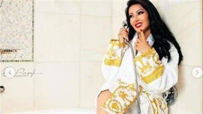 سمية الخشاب تثير الجدل مجددا بصور من داخل الحمام