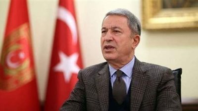 بعد زيارة للحدود السورية.. هبوط اضطراري لطائرة تقل وزير الدفاع التركي