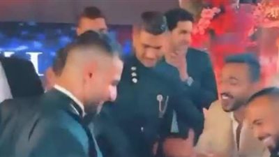 السولية وكهربا وأفشة يرقصون على أغاني المهرجانات في زفاف حمدي فتحي | فيديو