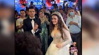 مكانش مركز.. موقف غير متوقع من زوجة حمدي فتحي أثناء رقصها معه | فيديو