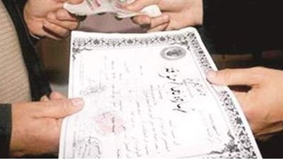 بينهم مصريون والشهادة بـ350 دينارا.. سقوط شبكة لتزوير شهادات تطعيم كورونا بالكويت