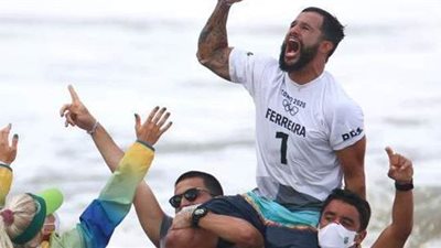 أولمبياد طوكيو.. البرازيلي فيريرا يفوز بالميدالية الذهبية في ركوب الأمواج