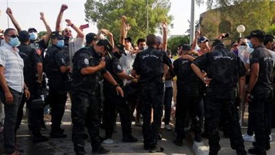 تنسيق تام.. الجيش والشرطة يتعاونان لتنفيذ قرارات الرئيس التونسي