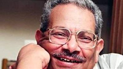 في ذكرى ميلاده.. ابنة أسامة أنور عكاشة تكشف كواليس وتفاصيل من حياته | فيديو