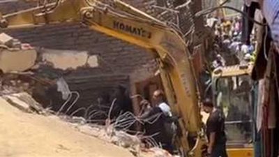 العثور على جثة صاحب عقار الوراق المنهار.. والبحث عن زوجته تحت الأنقاض