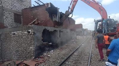 حملة لإزالة التعديات على السكك الحديدية غرب الإسكندرية