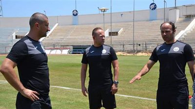 الوفد البولندي ينتقد غمر أرضية استاد غزل المحلة بالمياه في الظهيرة | صور