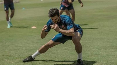 حمدي فتحي ينتظم في مران الأهلي بعد عقد قرانه أمس