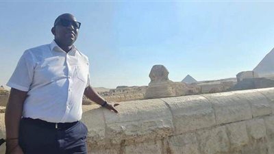 رئيس وزراء الكونغو يسأل عن مومياء الملك خوفو أثناء زيارته للأهرامات