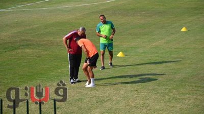 خالد عيد يطمئن على إصابة محمود صلاح قبل انطلاق مران غزل المحلة | صور