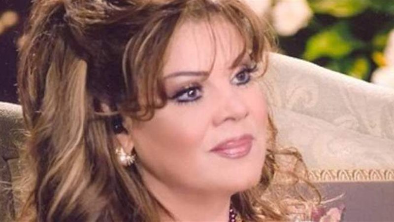 الفنانة صفاء أبو