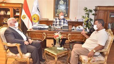 محافظ أسيوط يناقش دعم أنشطة وبرامج دار المعارف