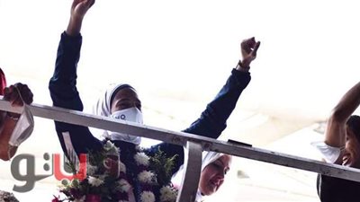 احتفال هداية ملاك وسيف عيسى مع الجمهور بفوزهما في أولمبياد طوكيو | فيديو وصور