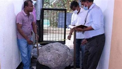 رجل محظوظ.. سريلانكي يعثر على ثروة كبيرة في حديقة منزله