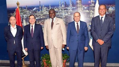 وزير البترول يبحث سبل التعاون المشترك مع رئيس مؤسسة التمويل الأفريقية