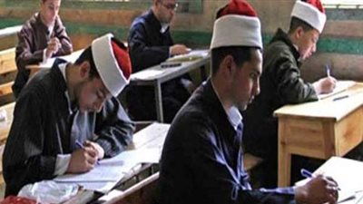 طلاب الثانوية الأزهرية القسم العلمي يؤدون اليوم امتحان مادة 